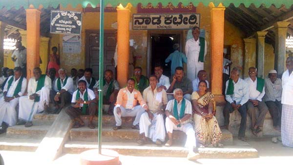 ಬೆಳ್ಳೂರು ನಾಡಕಛೇರಿ ಎದುರು ಪ್ರತಿಭಟನೆ